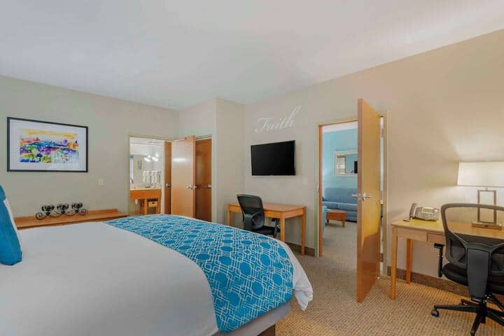 Room 35 of 82